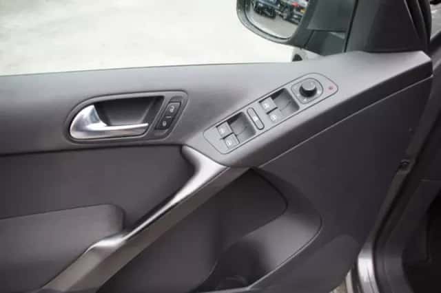 Volkswagen Tiguan (2009) thumbnail 6
