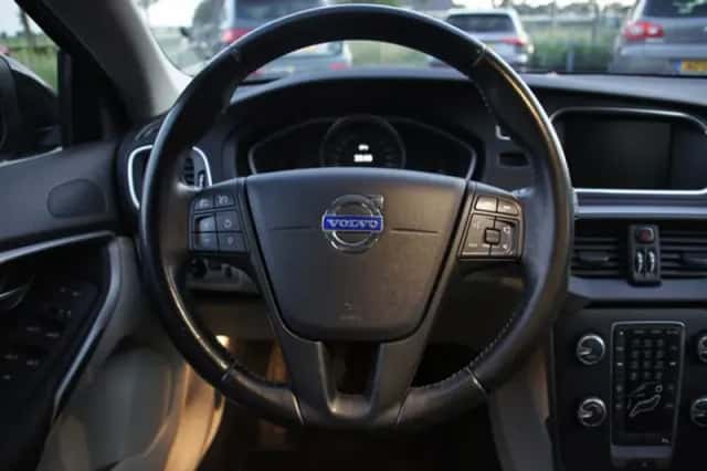 Volvo V40 Cross Country (2013) thumbnail 6