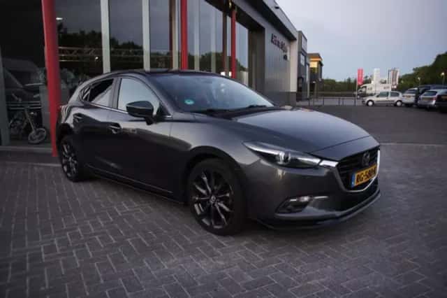 Mazda 3 (2017) thumbnail 1