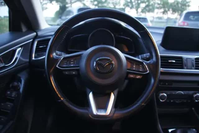 Mazda 3 (2017) thumbnail 6