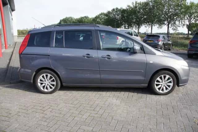 Mazda 5 (2008) thumbnail 2