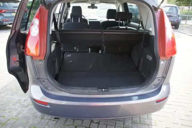 Mazda 5 (2008) thumbnail 3