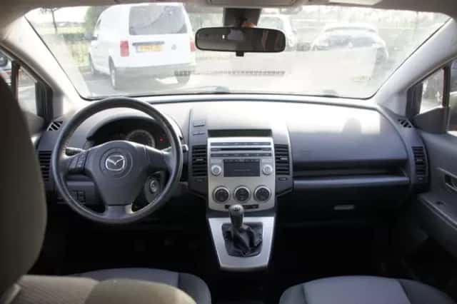 Mazda 5 (2008) thumbnail 5