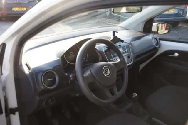 Volkswagen Up! (2021) thumbnail 5