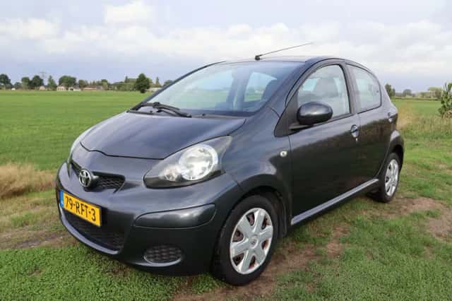Toyota Aygo (2011) thumbnail 1