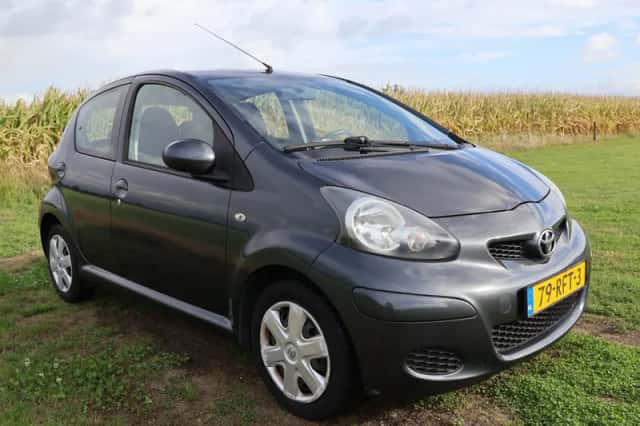 Toyota Aygo (2011) thumbnail 2