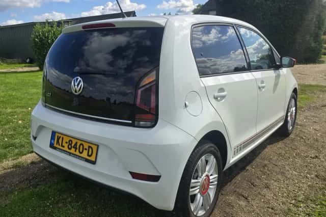 Volkswagen Up! (2016) thumbnail 3