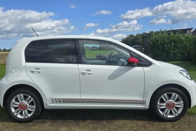 Volkswagen Up! (2016) thumbnail 5