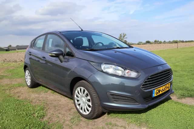 Ford Fiesta (2015) thumbnail 2