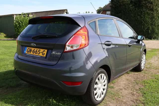 Ford Fiesta (2015) thumbnail 3