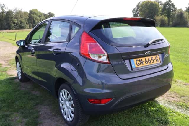 Ford Fiesta (2015) thumbnail 4