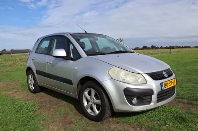 Suzuki SX4 (2006) thumbnail 2