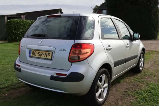 Suzuki SX4 (2006) thumbnail 3