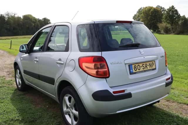 Suzuki SX4 (2006) thumbnail 4