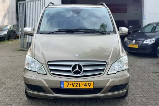 Mercedes-Benz Viano (2011) thumbnail 2