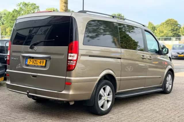 Mercedes-Benz Viano (2011) thumbnail 4