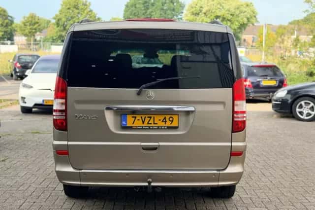 Mercedes-Benz Viano (2011) thumbnail 5