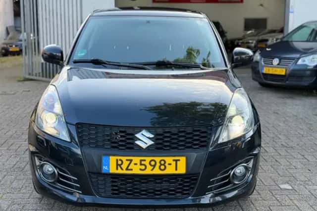 Suzuki Swift (2014) thumbnail 2
