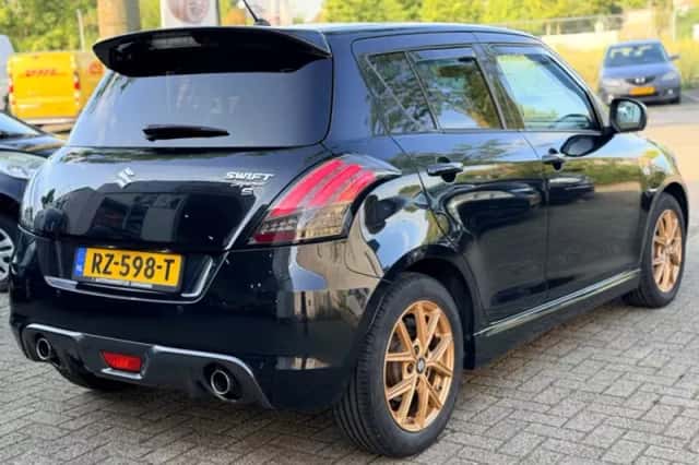 Suzuki Swift (2014) thumbnail 4