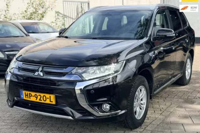 Mitsubishi Outlander (2015) thumbnail 1
