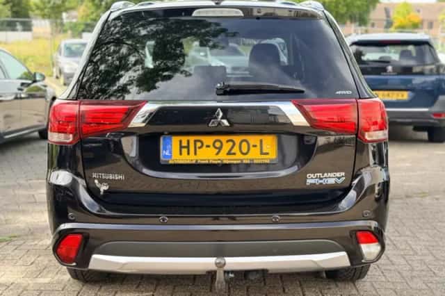 Mitsubishi Outlander (2015) thumbnail 5