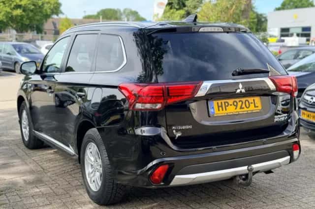 Mitsubishi Outlander (2015) thumbnail 6