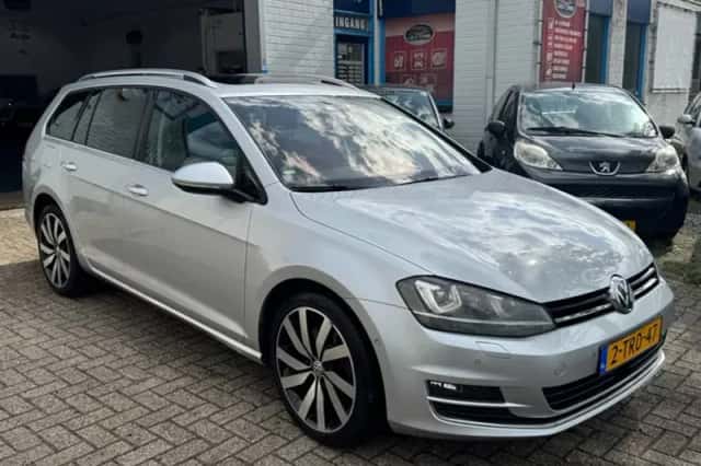 Volkswagen Golf (2013) thumbnail 3