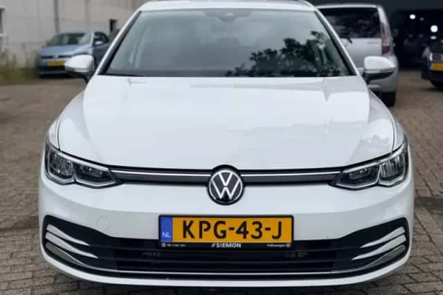 Volkswagen Golf (2024) thumbnail 2