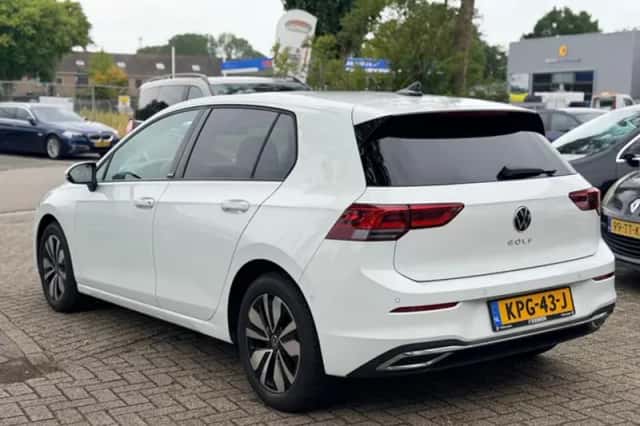 Volkswagen Golf (2024) thumbnail 6
