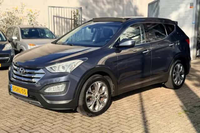 Hyundai Santa Fe (2013) thumbnail 2