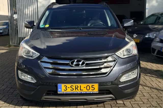 Hyundai Santa Fe (2013) thumbnail 3