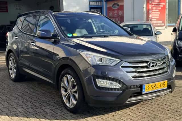 Hyundai Santa Fe (2013) thumbnail 4