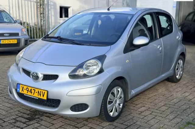 Toyota Aygo (2011) thumbnail 1