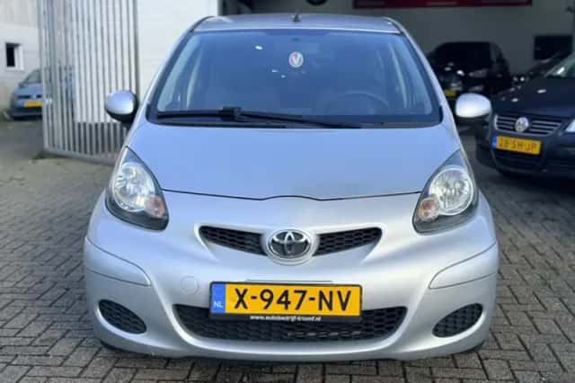 Toyota Aygo (2011) thumbnail 2