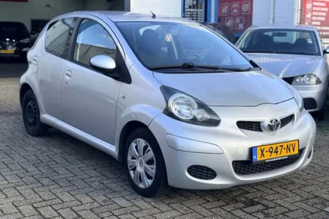Toyota Aygo (2011) thumbnail 3