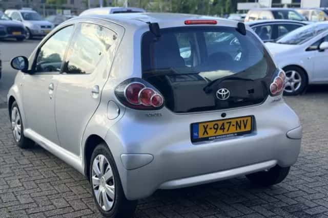 Toyota Aygo (2011) thumbnail 5