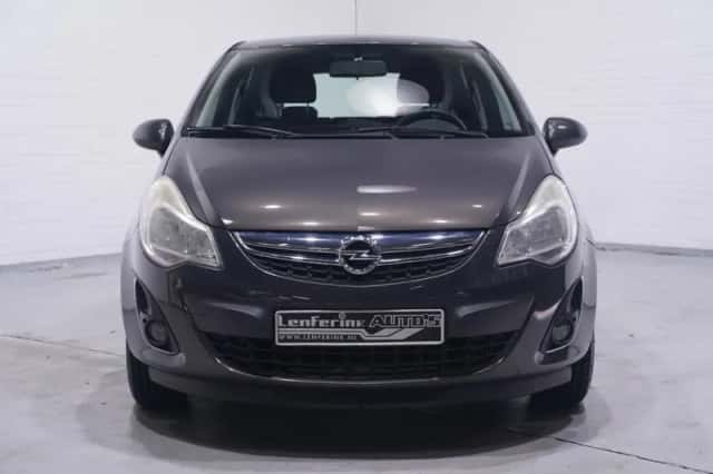 Opel Corsa (2013) thumbnail 2
