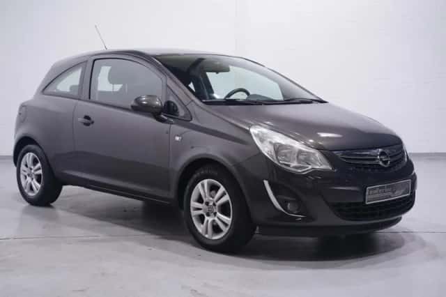 Opel Corsa (2013) thumbnail 3