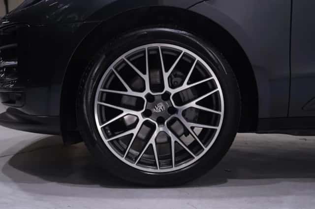 Porsche Macan (2019) thumbnail 6