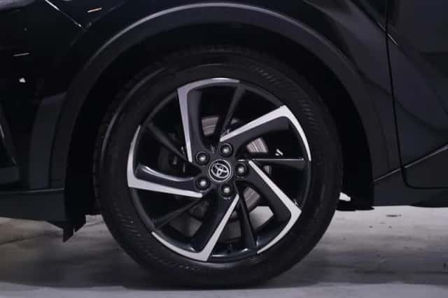 Toyota C-HR (2022) thumbnail 6