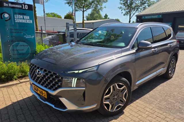 Hyundai Santa Fe (2022) thumbnail 1