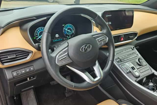 Hyundai Santa Fe (2022) thumbnail 2