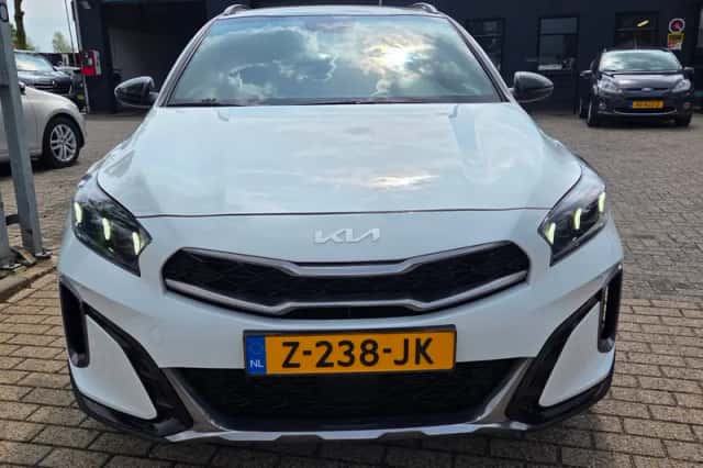 Kia XCeed (2024) thumbnail 3
