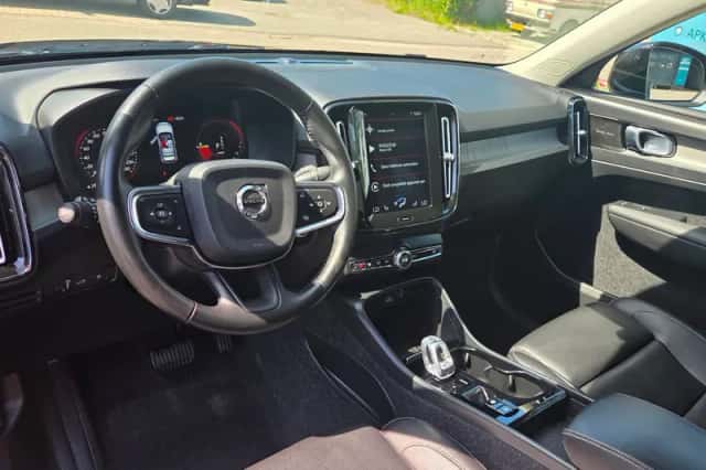 Volvo XC40 (2020) thumbnail 2