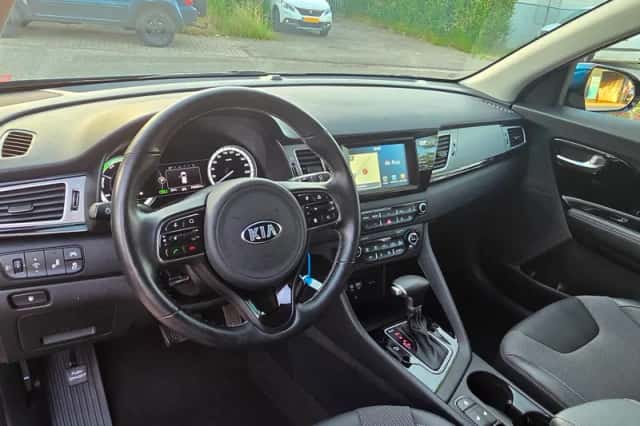 Kia Niro (2016) thumbnail 2