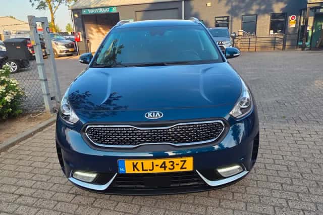 Kia Niro (2016) thumbnail 3