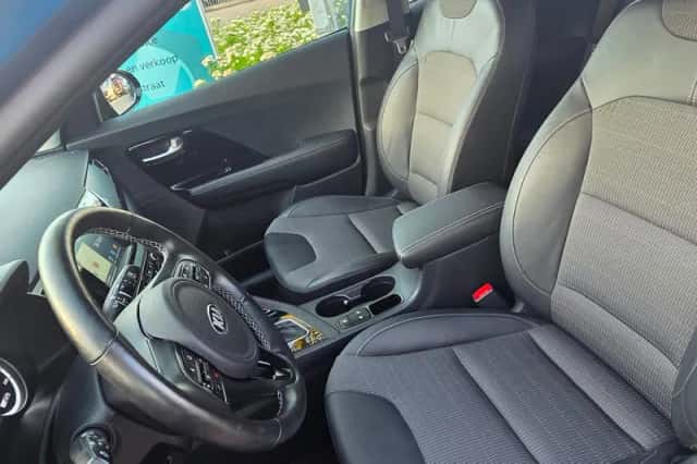 Kia Niro (2016) thumbnail 6