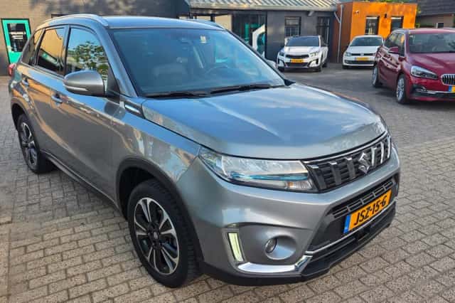 Suzuki Vitara (2021) thumbnail 5