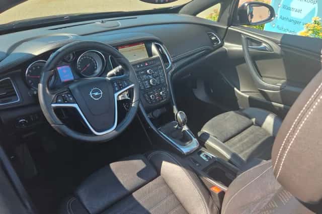 Opel Cascada (2016) thumbnail 2