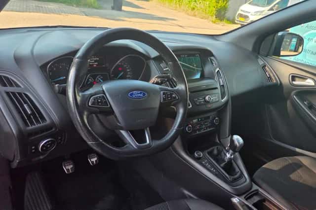 Ford Focus (2017) thumbnail 2